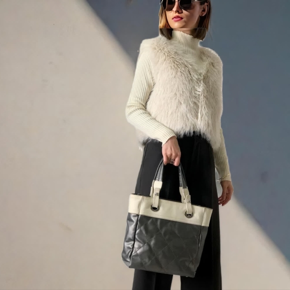 Authentic ✨️ CHANEL Leather Biarritz Paris Tote Bag Metallic Gray - Picture 6 of 16